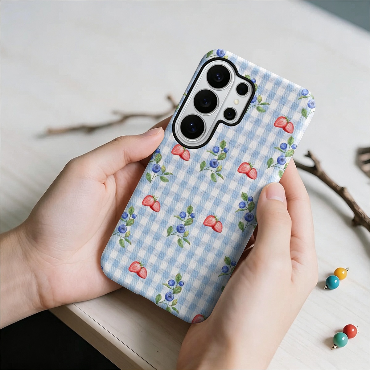 Niebiesko-różowe etui na telef – Samsung Galaxy S24 recenzja i cena